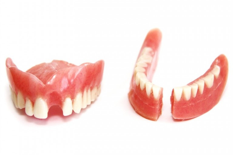 دندان مصنوعی چقدر عمر میکند